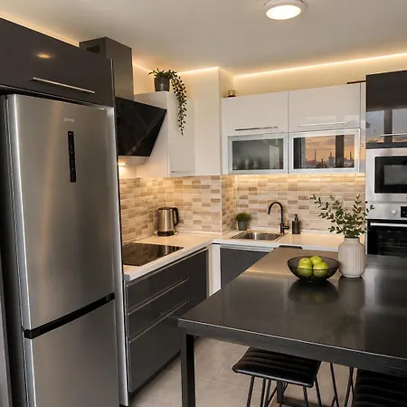 Апартаменты Modern Skyline 13th Floor In Скопье
